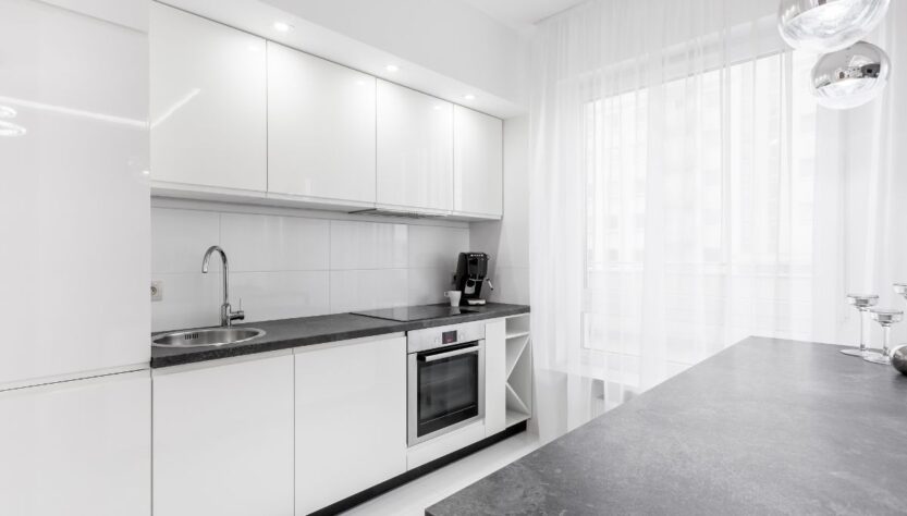 white kitchen cabinets design idea