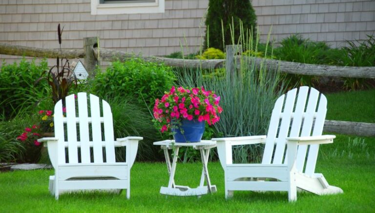 Top 8 Best Comfortable and Safe Lawn Chairs for the Elderly
