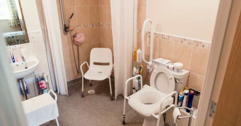Aging-in Place With The Best Bathroom Aids For The Elderly